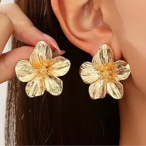 New Big Flower Earrings Gold tone Geometric Studs Exquisite Jewelry Wedding